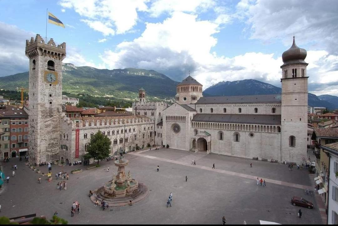 B&B And Apartments Al Duomo Тренто Екстер'єр фото